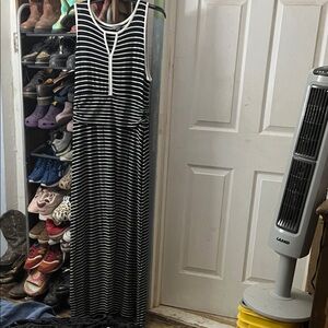 🧚Vince Camuto Monochrome Striped Dress